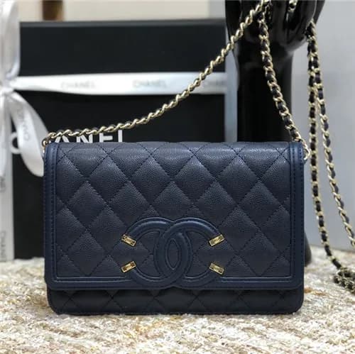 Chanel 2021 Women's Leather Chain Shoulder Bag… - 1