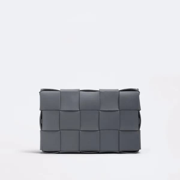 보테가베네타 남/녀 그레이 카세트백 - Bottega Veneta Unisex Gray C… - 1