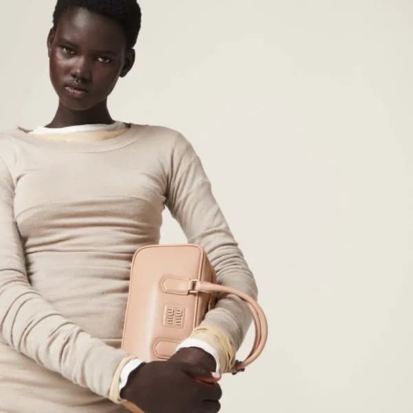 미우미우 여성 누드 베이지 아르카디 볼링백 - Miumiu Womens Arcadie Ba… - 1