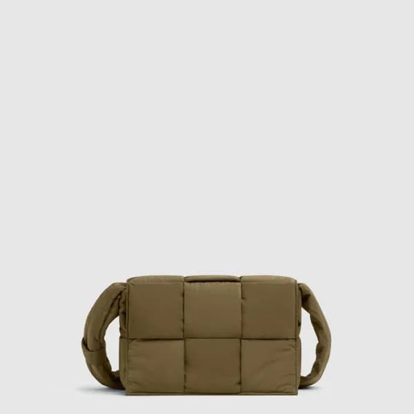 보테가베네타 남/녀 스몰 패디드 테크 카세트 - Bottega veneta Unisex S… - 1