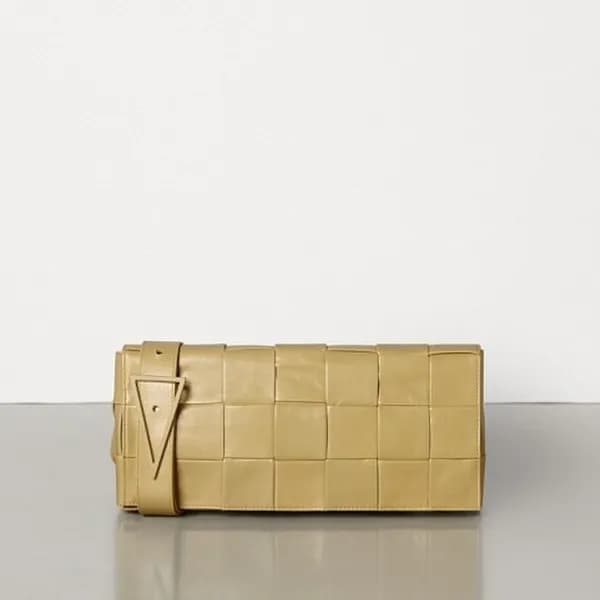 보테가 남성 베이지 카세트백 - Mens Beige Cassette Bag - bv0344… - 1