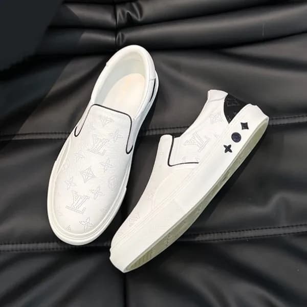 루이비통 남성 모던 화이트 로퍼 - Louis vuitton Mens White Loafe… - 1