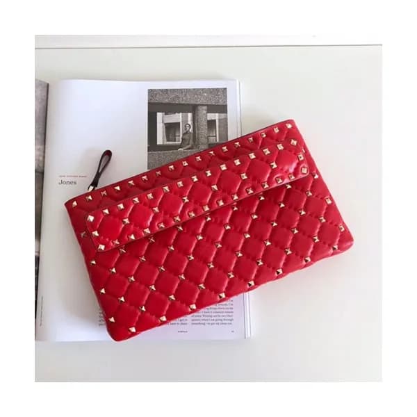 [올봄 잇템!!]Valentino 2019 Rockstud Leather Clutch Ba… - 1