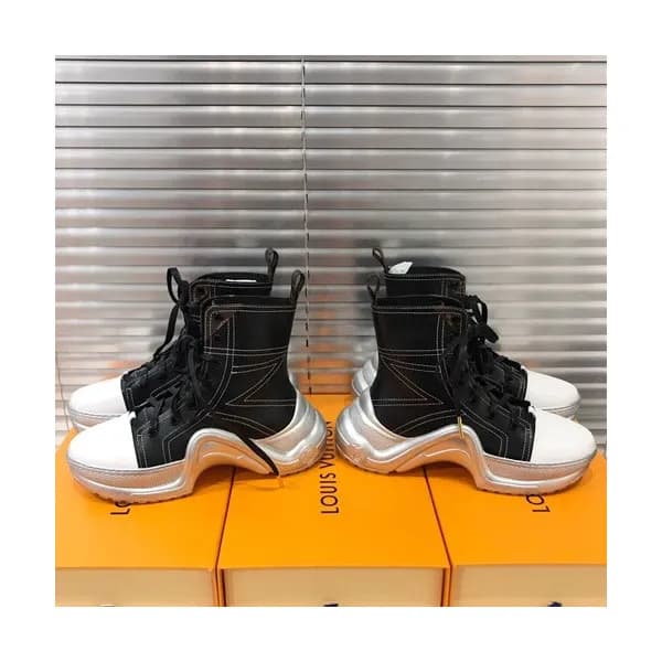 Louis vuitton 2019 Ladies Leather Sneakers - 루이비통… - 1