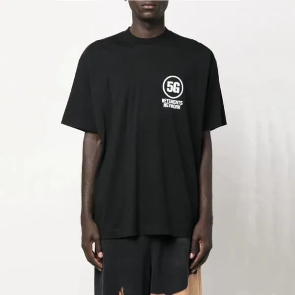 베트멍 남/녀 트렌디 블랙 반팔티 - Vetements Unisex Black Tshirt… - 1