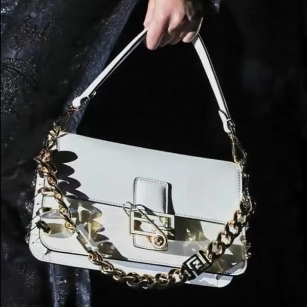 펜디 여성 화이트 숄더백 - Fendi Womens White Shoulder Bag - … - 1