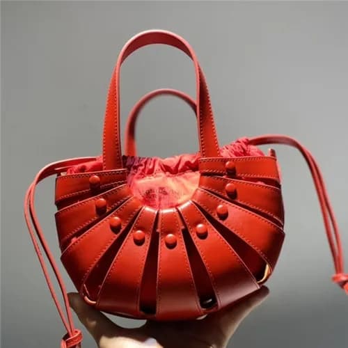 [귀여움 뿜뿜]Bottega Veneta 2021 Mini The Shell Tote Ba… - 1