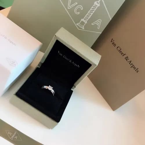 Van Cleef & Arpels Ring -반클리프 앤아펠 여성용 18K 도금 골드 반지… - 1