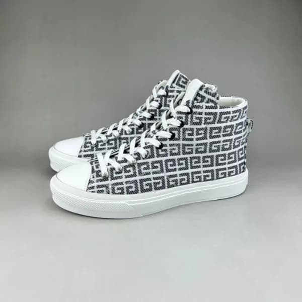 지방시 남성 블랙 하이탑 스니커즈 - Givenchy Mens Black Sneakers … - 1