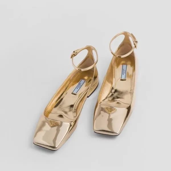 프라다 여성 로고 골드 플렛 - Prada Womens Gold Flats - pr512x - 1