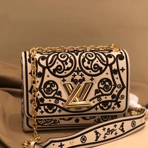 Louis Vuitton 2019 Twist Shoulder Cross Bag, 23cm… - 1