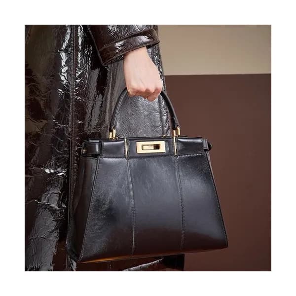 Fendi 2019 Leather Tote Shoulder Bag, 33cm - 펜디 20… - 1