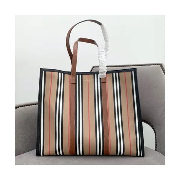 Burberry 2019 Tote Shoulder Shopper Bag, 40cm - 버버… - 1