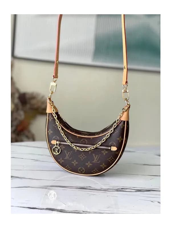 Louis Vuitton 2022 Messenger Shoulder Bag,21cm - 루… - 1