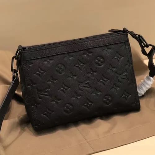 Louis Vuitton 2019 Monogram Shoulder Bag,23cm - 루이… - 1