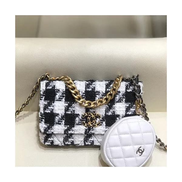Chanel 2019 WOC Chain Cross Bag,19CM - 샤넬 2019 WOC… - 1