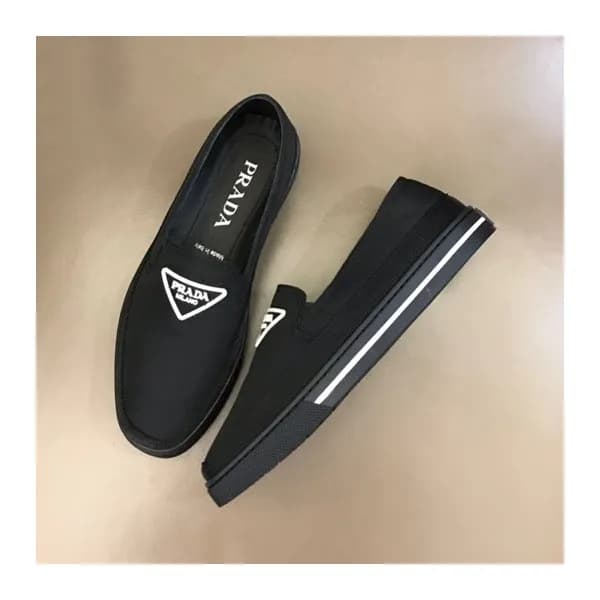 프라다 남성 클래식 블랙 슬립온 - Mens Black Slip-ons - pra02721… - 1