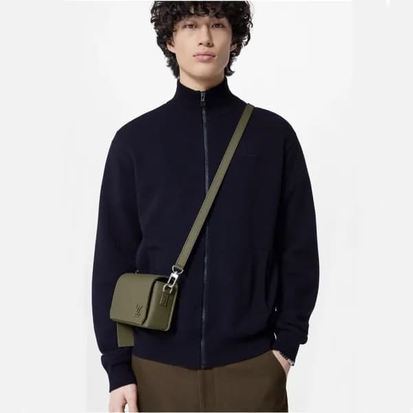 루이비통 남성 카키 플랩백 - Louis vuitton Mens Khaki Flap Bag… - 1