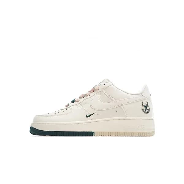나이키 남/녀 화이트 스니커즈 - Nike Air Force 1 Unisex Sneaker… - 1