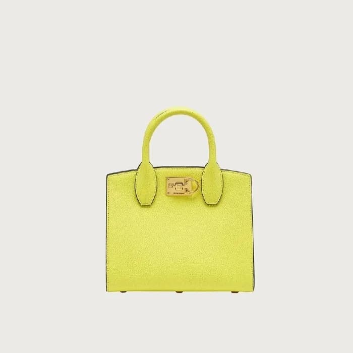 페라가모 여성 간치니 버클 해머드 카프스킨 스튜디오 박스백 - Ferragamo Women… - 1