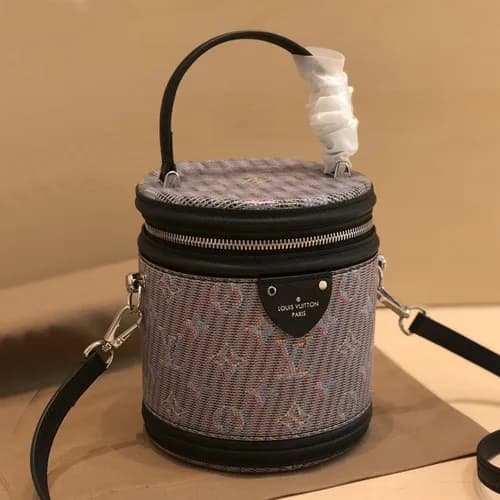Louis Vuitton 2019 Petit Noe Bucket Tote Shoulder … - 1