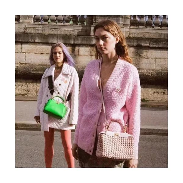 Fendi Womens Trendy V-neck Cardigan - 펜디 여성 드렌디 브이… - 1
