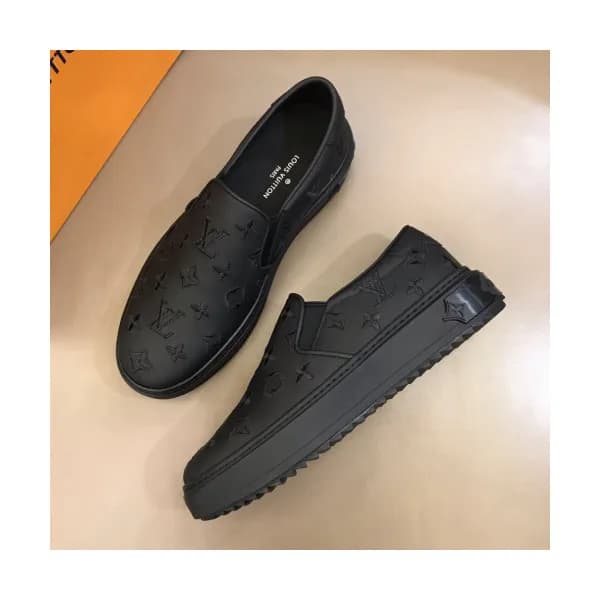 Louis Vuitton 2019 Mm/Wm Initial Logo Leather Slip… - 1
