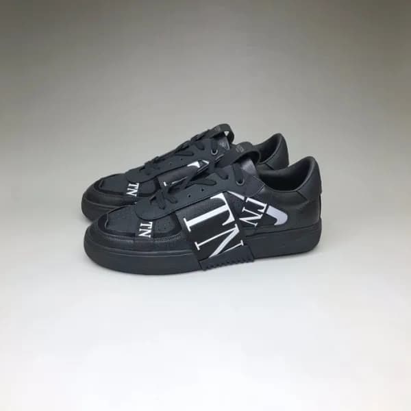 발렌티노 남/녀 Logo 블랙 스니커즈 - Unisex Black Sneakers - va… - 1