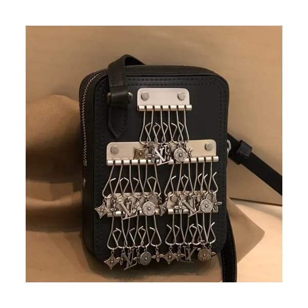 [시선강탈]Louis Vuitton 2019 Danube Messenger Shoulder… - 1