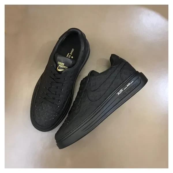 루이비통 남성 블랙 스니커즈 - Louis vuitton Mens Black Sneaker… - 1
