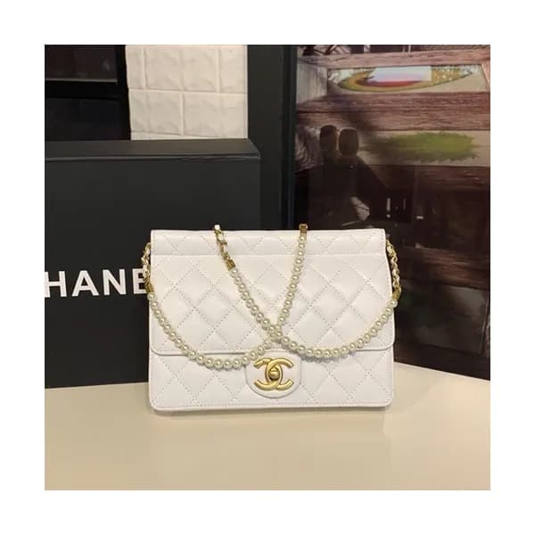 Chanel 2019 Pearl Shoulder Cross Bag ,21CM - 샤넬 2… - 1