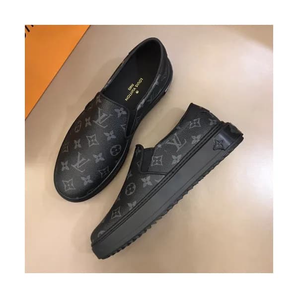 Louis Vuitton 2019 Mm/Wm Initial Logo Leather Slip… - 1