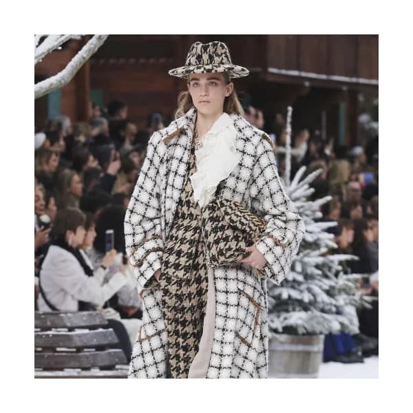 Chanel 2019 Womens Classic Tweed Jacket - 샤넬 2019 … - 1