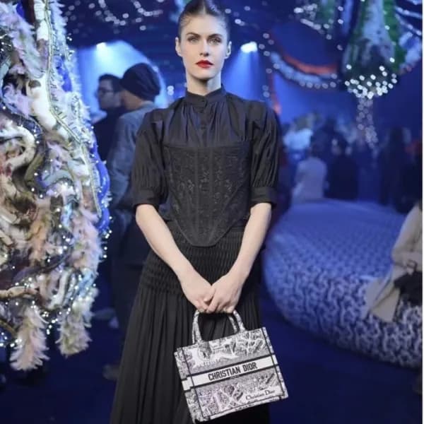 디올 여성 블랙 북토트 - Dior Womens Black Book Tote - di370… - 1