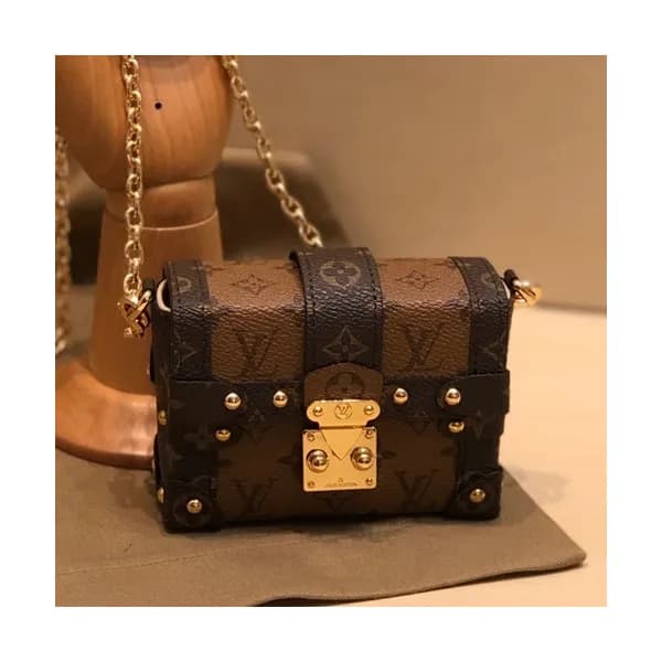 Louis Vuitton 2019 Essential Trunk Chain Shoulder … - 1