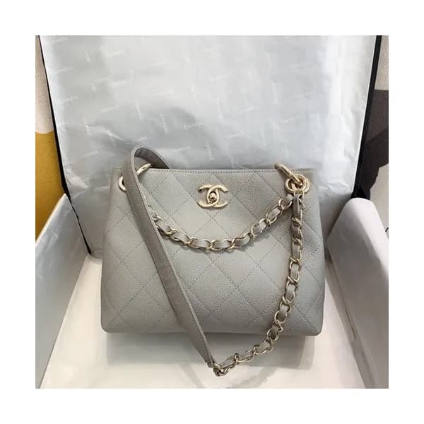 Chanel 2020 Leather Chain Shoulder Bag,22CM - 샤넬 2… - 1