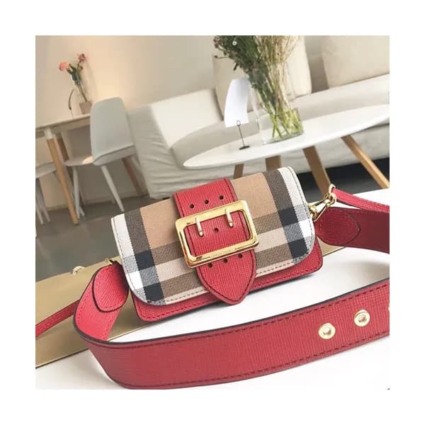 [귀여움가득~]Burberry Leather House Check Buckle Small … - 1