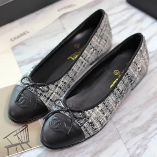 Chanel 2018 Ladies Classic CC Logo Ribbon Tweed Ba… - 1