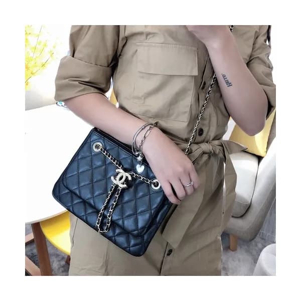 Chanel 2019 Leather Chain Shoulder Cross Bag / Clu… - 1