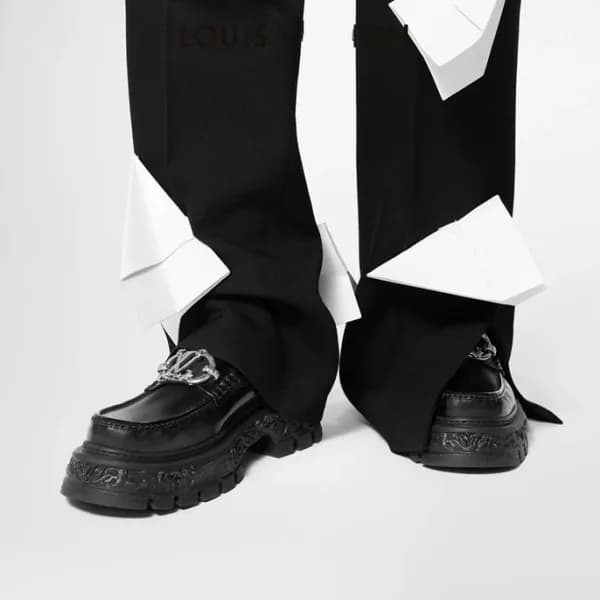 루이비통 남성 모던 블랙 로퍼 - Louis vuitton Mens Black Loafer… - 1
