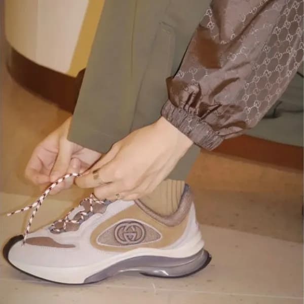 구찌 남/녀 GG 카멜 라이톤 - Gucci Unisex Camel Sneakers- gu… - 1