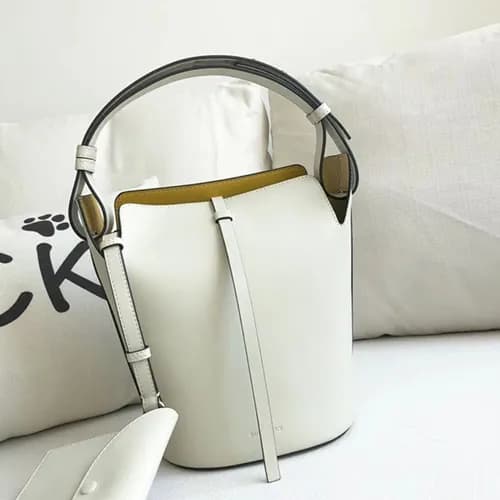 Burberry Leather Bucket Shoulder Bag, 29cm - 버버리 레… - 1