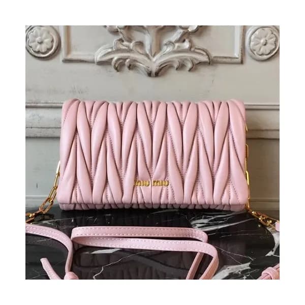 MiuMiu 2019 Matelasse Shoulder Cross Bag,19cm - 미… - 1