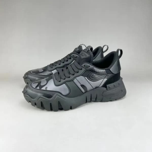 발렌티노 남성 블랙 스니커즈 - Valentino Mens Black Sneakers - … - 1