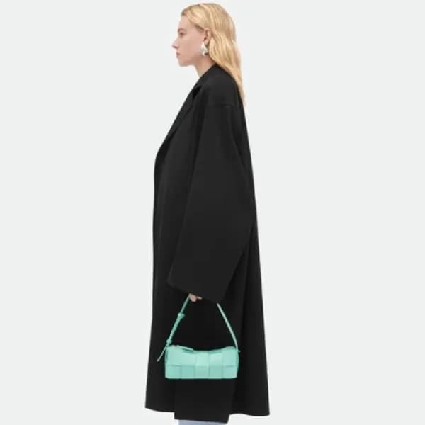 보테가베네타 여성 블루 카세트백 - Bottega Veneta Womens Blue Cas… - 1