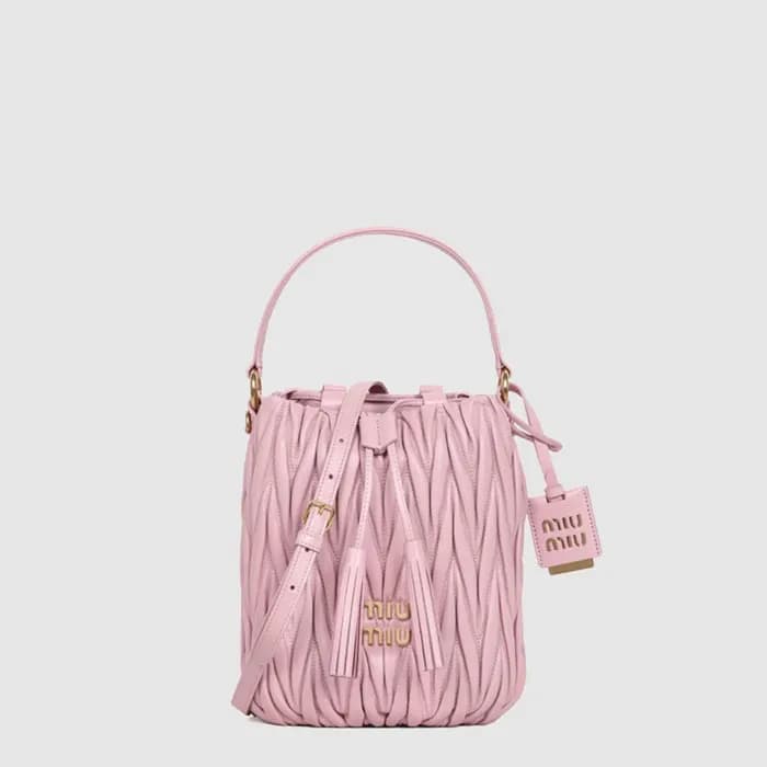 미우미우 여성 마테라쎄 버킷백 - Miumiu Womens Matelasse Bucket … - 1