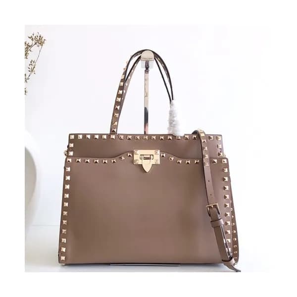 [심플&베이직]Valentino 2019 Leather Garavani Rockstud T… - 1