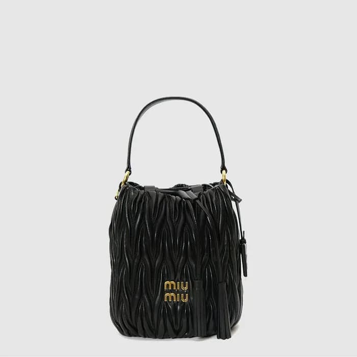 미우미우 여성 마테라쎄 버킷백 - Miumiu Womens Matelasse Bucket … - 1