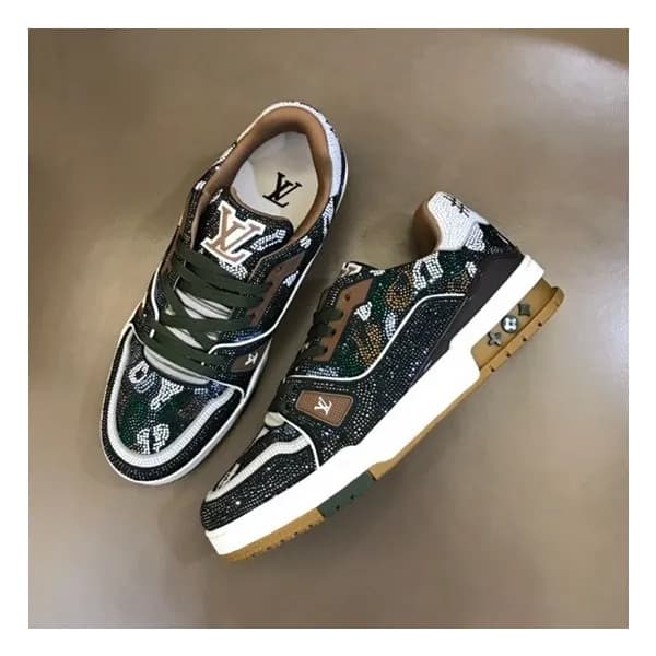 루이비통 남성 블랙 스니커즈 - Louis vuitton Mens Black Sneaker… - 1