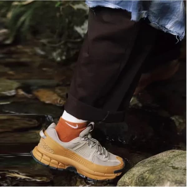 나이키 남/녀 줌 보메로 스니커즈 - Nike Zoom Vomero Unisex Sneak… - 1
